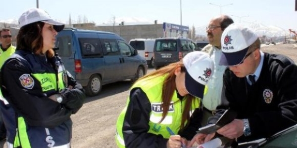 stanbul'da trafik denetimlerinde 42 bin 175 kiiye ceza kesildi