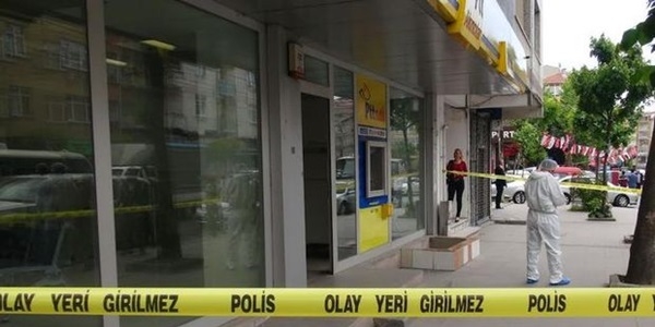 PTT şubesine giren soyguncu 5 bin lirayı alarak kaçtı