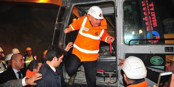 Yıldırım, 'ışık göründü' töreninde temelin son bölümünü açtı