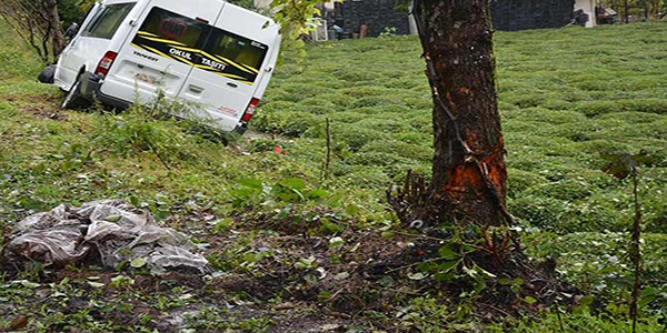 Öğrencileri taşıyan minibüs kaza yaptı: 13 yaralı