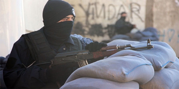 Sur'da polise bombalı saldırı: 2 yaralı