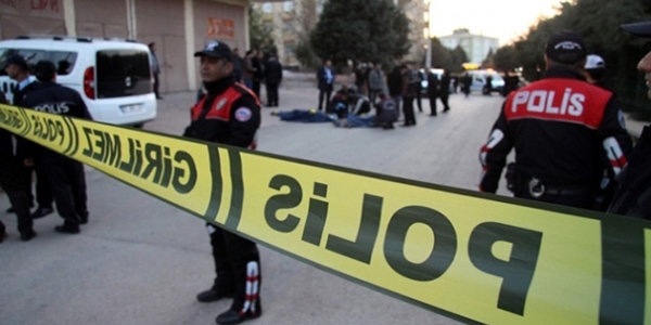 Kadın polis, kumun içinde ağabeyinin cesedini buldu