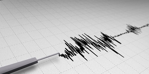 İzmir'de 4 büyüklüğünde deprem