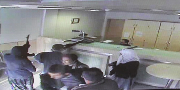 Kad�n �alvar�yla PTT soygunu