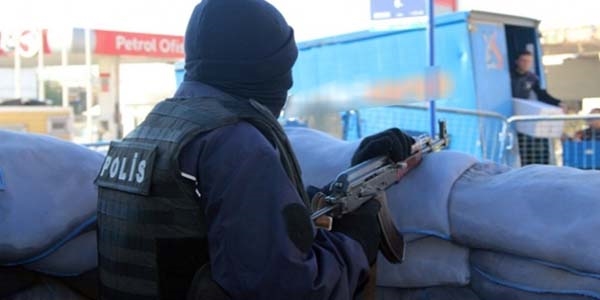 Diyarbakr Sur'da 2 asker ve 2 polis yaraland