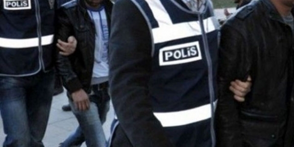 Sahte evrakla kredi çeken 3 bankacı gözaltında