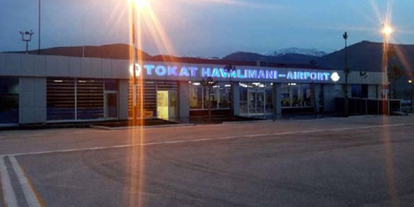 Tokat'a 3 gündür uçak seferleri yapılamıyor