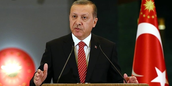 'Kibir abideleri kaçacak delik arıyorlar'