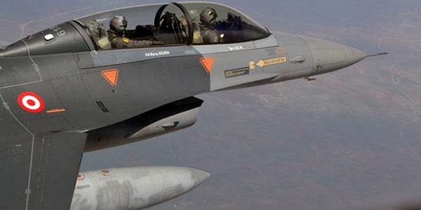 Suriye snrnda 12 tane  F-16 devriye uuunda