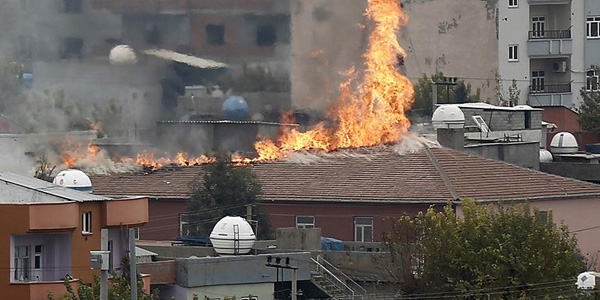 ��rnak'ta, �evre ve �ehircilik �l M�d�rl��� binas� ate�e verildi