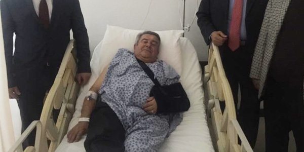 Meclis merdivenlerinden den Bakan hastaneye kaldrld