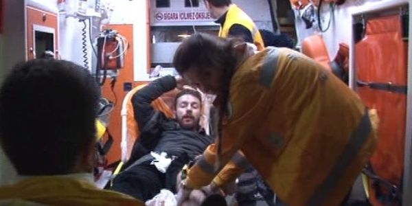 Polis, eczanede kendisini bıçaklayan kişiyi bacağından vurdu