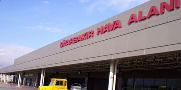 PKK'lı teröristlerden yolcu uçağına taciz ateşi