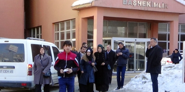 Hakkari'de doktorlar mesai gözetmeden çalışıyor