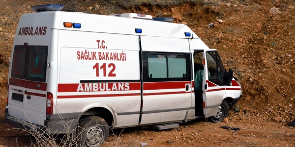 Grevden dnen ambulans kaza yapt: 2 yaral
