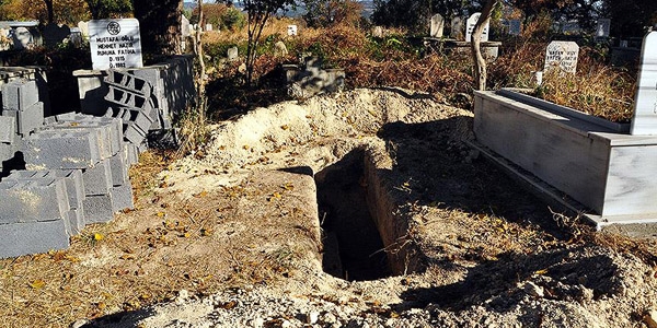 Selası verildi, mezarı kazıldı, ölmediği anlaşıldı