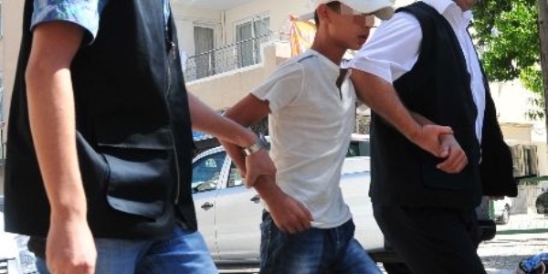 Kapkaççı olan arkadaşını korumak için yalan ifade verdi