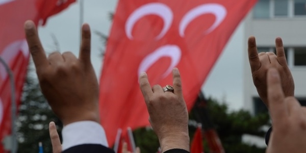 MHP'de muhalefet 400 imzada kaldı