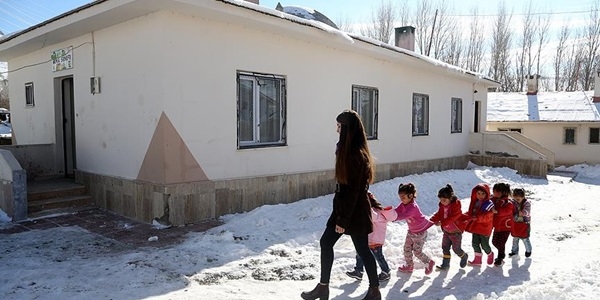 Doğu'daki öğretmenlerin 'kış çilesi'