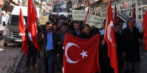 rnak'ta PKK'ya kar Trk bayrakl protesto