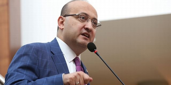 Akdoğan: Bir takım kişiler 'cici çocuk' diye parlatılıyordu