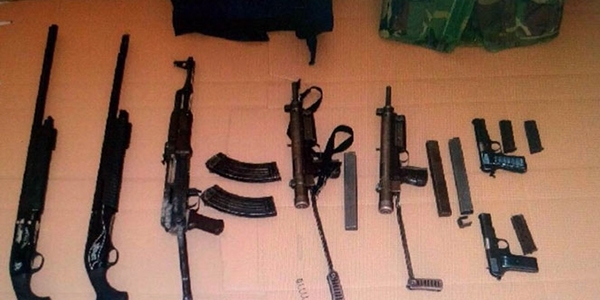 Adana'da polisin arama yaptığı 3 ev cephanelik gibi