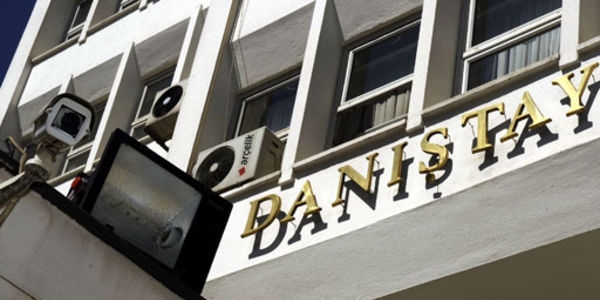 Rütbeleri sökülüp takılan polislerin gözü Danıştay'da
