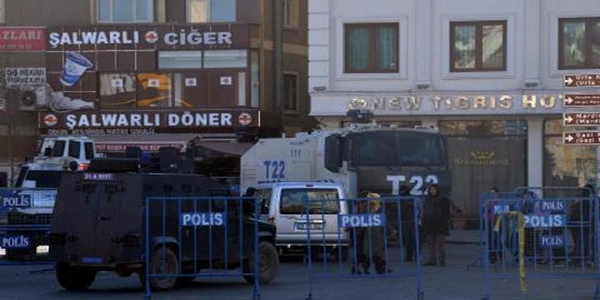 Sur'da 9 güvenlik görevlisi yaralandı