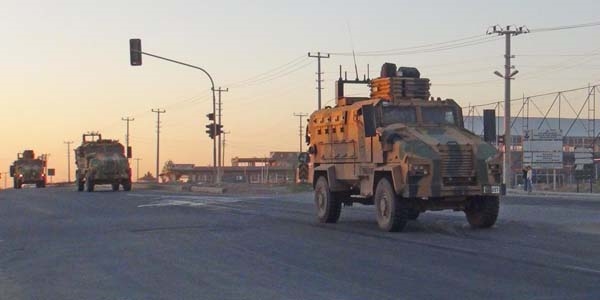 Askeri personel, zırhlı araçlarla Cizre ve Silopi'ye sevk edildi