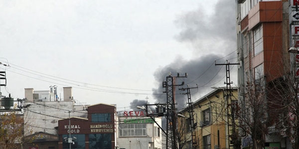 Sur'da 4 polis yaralandı: Birinin durumu ağır