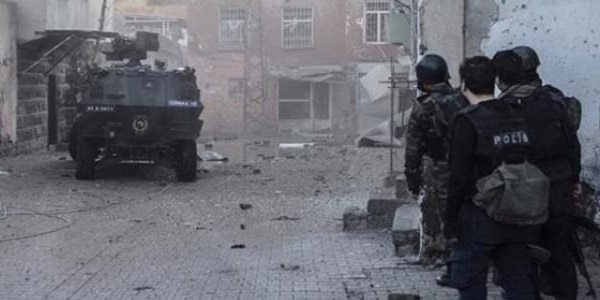 Operasyonlara katılan polislere 24 maaş ek taltif