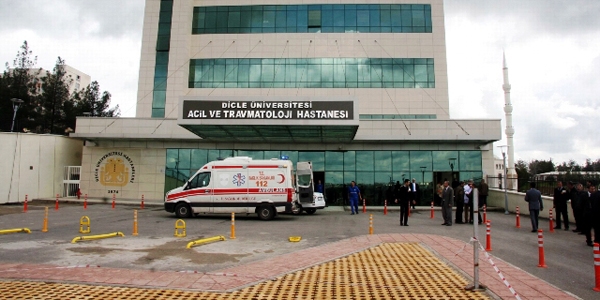Diyarbakır'da çatışmada yaralanan polis GATA'ya sevk edildi