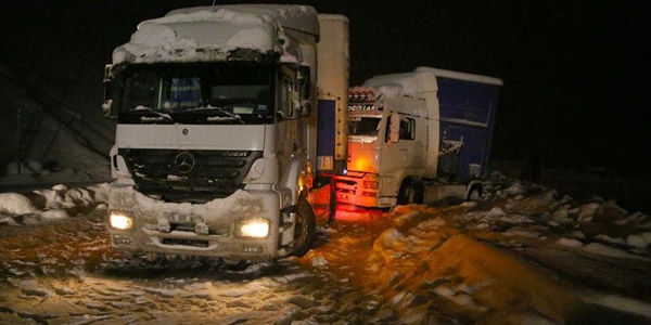 stanbul ve zmir'i birbirine balayan karayolu kapand