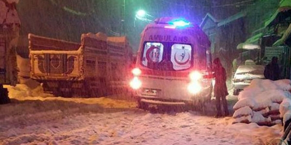Kütahya'da otomobil kar temizleme aracına çarptı: 6 yaralı