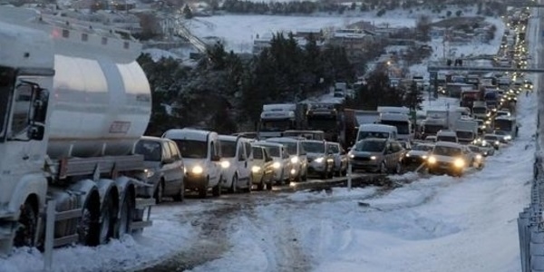 Yurt genelinde kar yağışı ve trafik kazaları