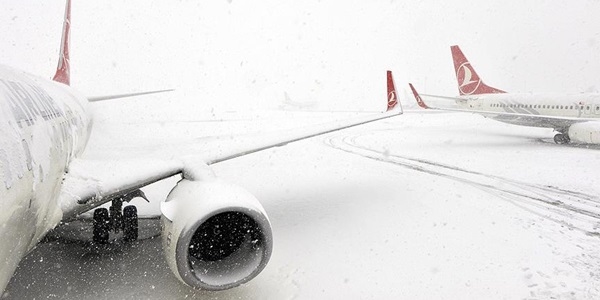 Trabzon ve Şanlıurfa'da hava ulaşımına kar engeli