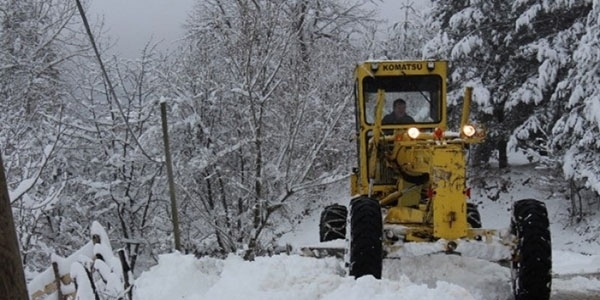 Bazı ilçe ve köy yolları ulaşıma kapandı