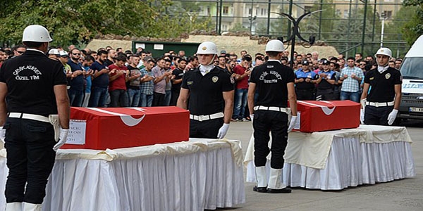 Sur şehitleri memleketlerine uğurlandı