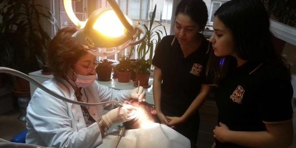 ��renciler meslek at�lyesinde