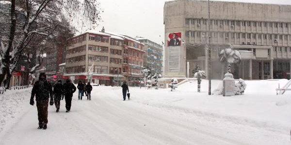 Zonguldak merkezde kar kalınlığı 1 metreye ulaştı