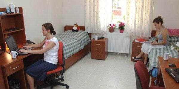 Kız yurdunda ahlaklı kıyafet uyarısı
