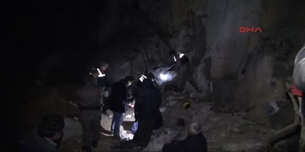 Patlay�c� ile define aramas� faciayla bitti: 1 �l�, 1 yaral�