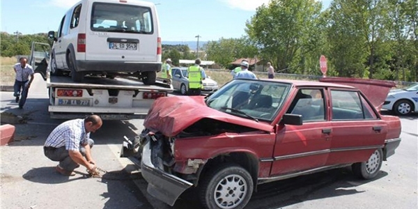 Kastamonu'da otomobille hafif ticari ara arpt: 9 yaral
