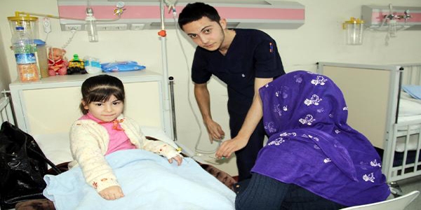 Şanlıurfa'da 24 saatte bin 500 çocuk tedavi ediliyor
