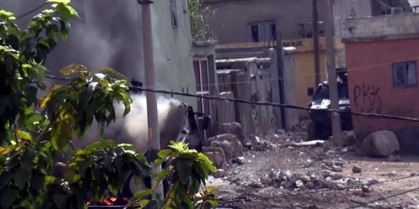 Silopi'de terristler sivillere ate at: 1 l, 2 yaral