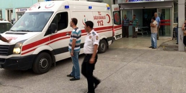 Hatay'da, otomobilin çarptığı polis yaralandı