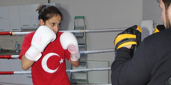 Karakolda tanıştığı boks antrenörü polis hayatını değiştirdi