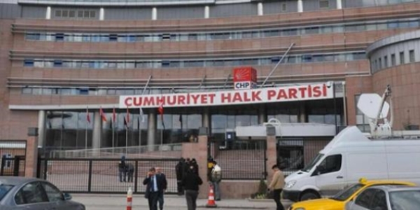 CHP'de aidat ödemeyen üye oy kullanamayacak