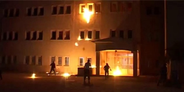Şırnak'ta teröristler okulu ateşe verdi