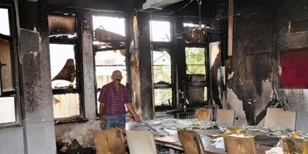 Şırnak'ta PKK'lı teröristler okulu ateşe verdi